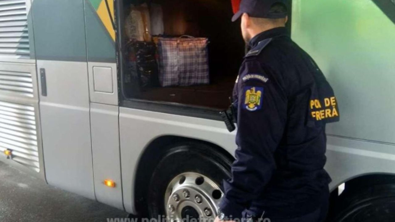 Ce ascundea un britanic într-un autocar care se îndrepta spre Cluj. S-a ales cu o amendă de 20.000 de lei. FOTO