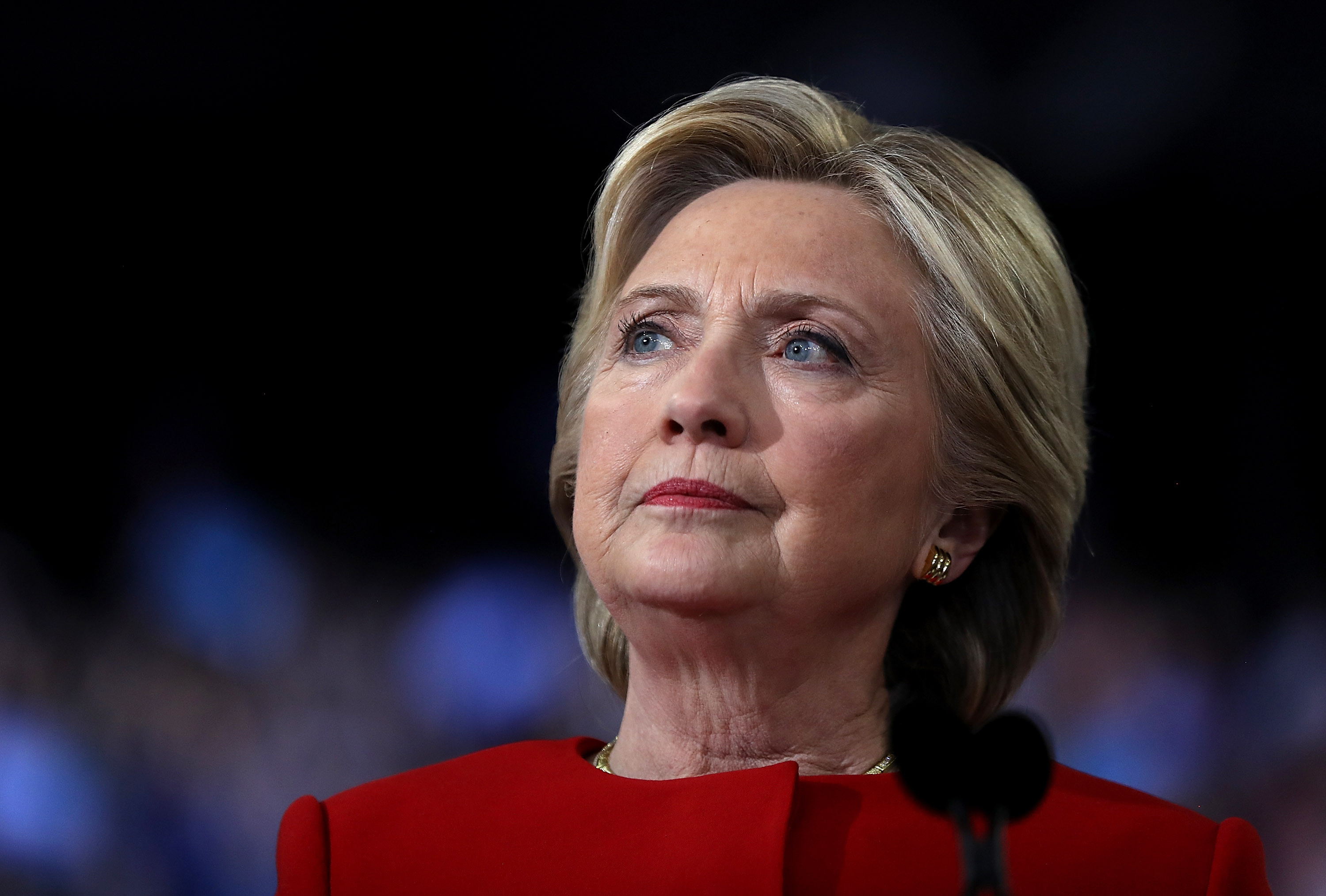 Hillary Clinton acuză administraţia Trump că „muşamalizează” dosarele Epstein: „Le ţin ascunse”