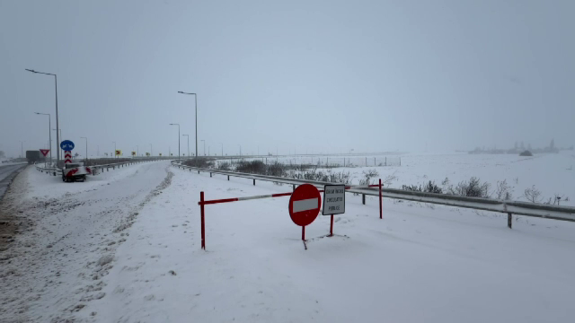 Drumurile naționale dintre Ialomița și Buzău, blocate de ninsori. Elevilor li s-a spus în drum spre școală că fac ore online