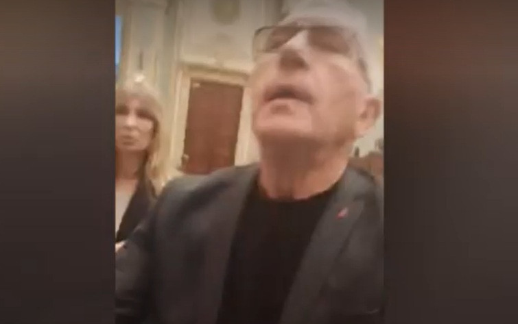 Doi senatori de la PSD și unul de la Grupul Pace s-au încăierat în Parlament. De la ce a pornit scandalul