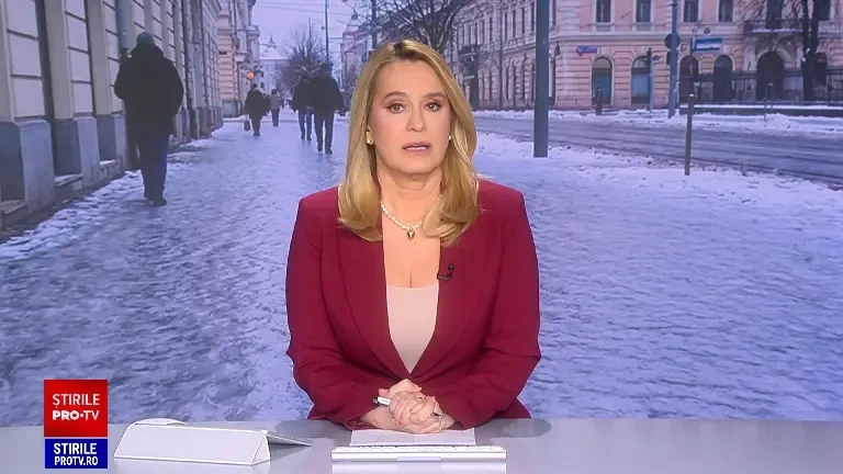 Cum arată Bucureștiul la o zi după ninsoarea istorică. Oamenii fac slalom printre bălți și mormanele de zăpadă