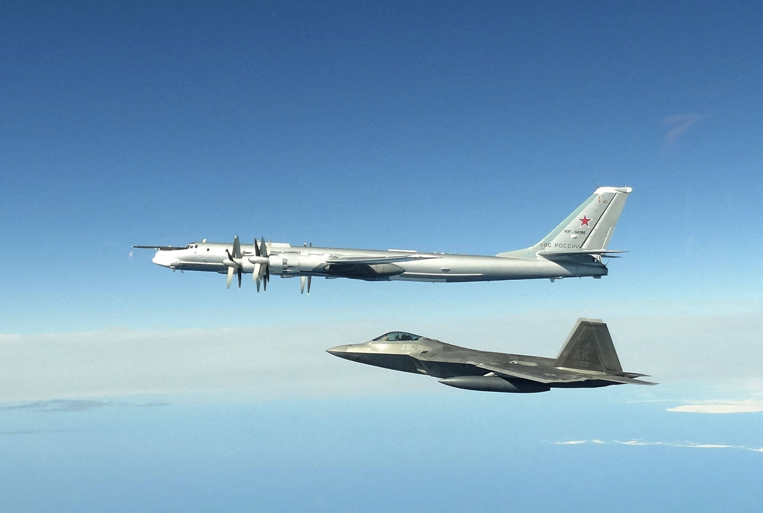 Numeroase avioane de război rusești, depistate &icirc;n largul Alaskăi. Ce a urmat