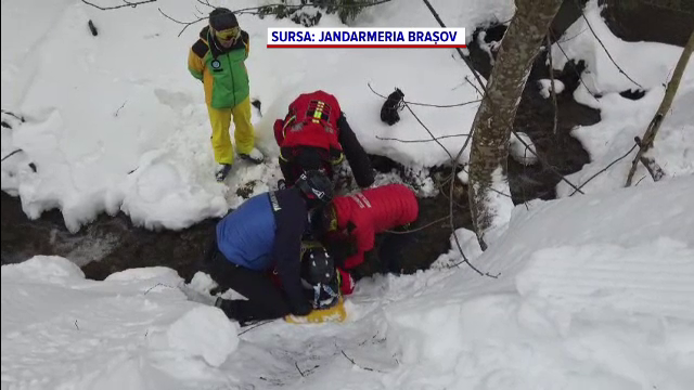 Un adolescent de 16 ani a ajuns la spital după ce a căzut într-un pârâu, pe o pârtie din Predeal. Se afla în tabără