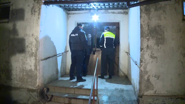 Scene de groază în București. Un bărbat și-a găsit fiul carbonizat în casă, cu mesaje de adio scrise pe pereți