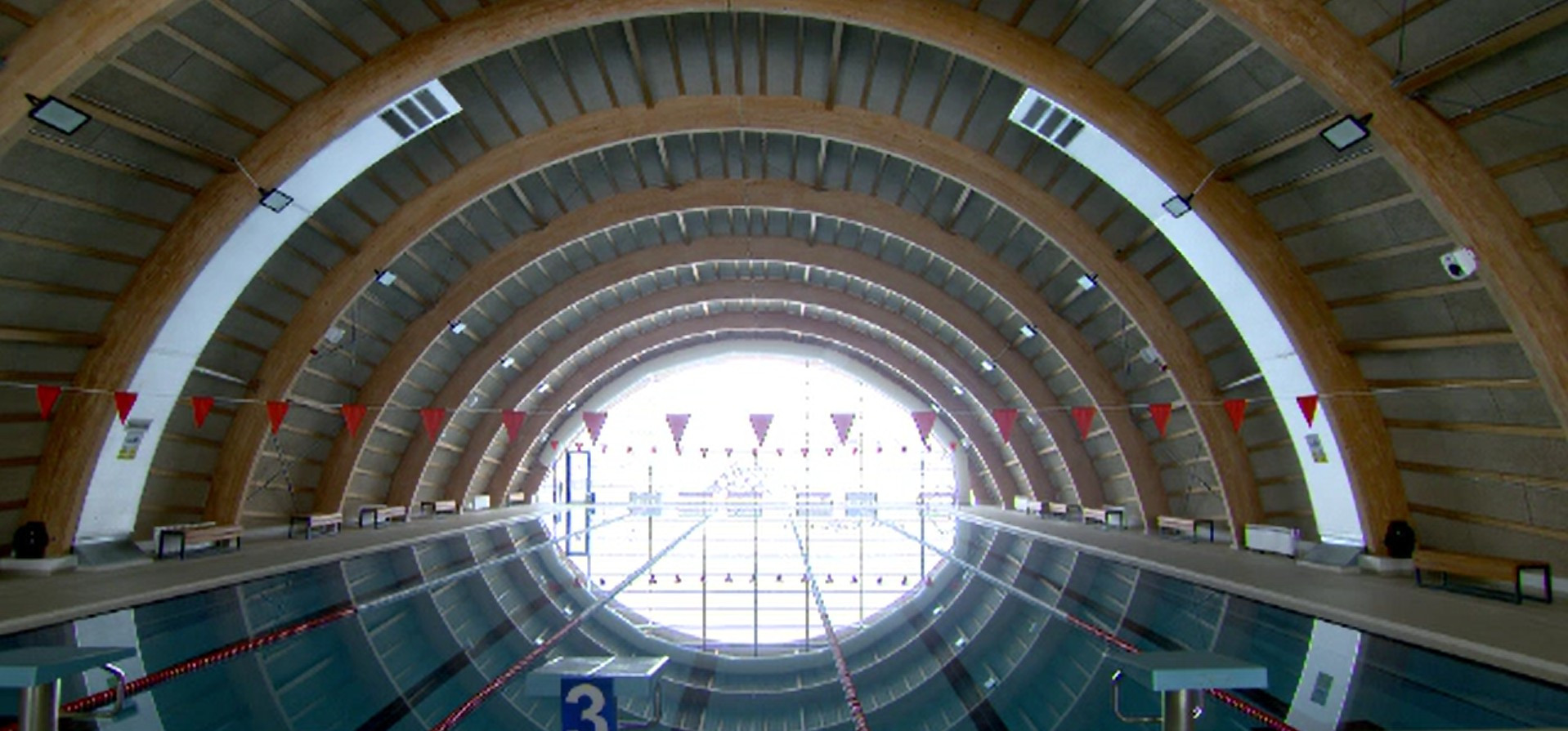 România, statul care a dat campion olimpic și mondial la înot, are zeci de bazine pentru copii doar pe hârtie