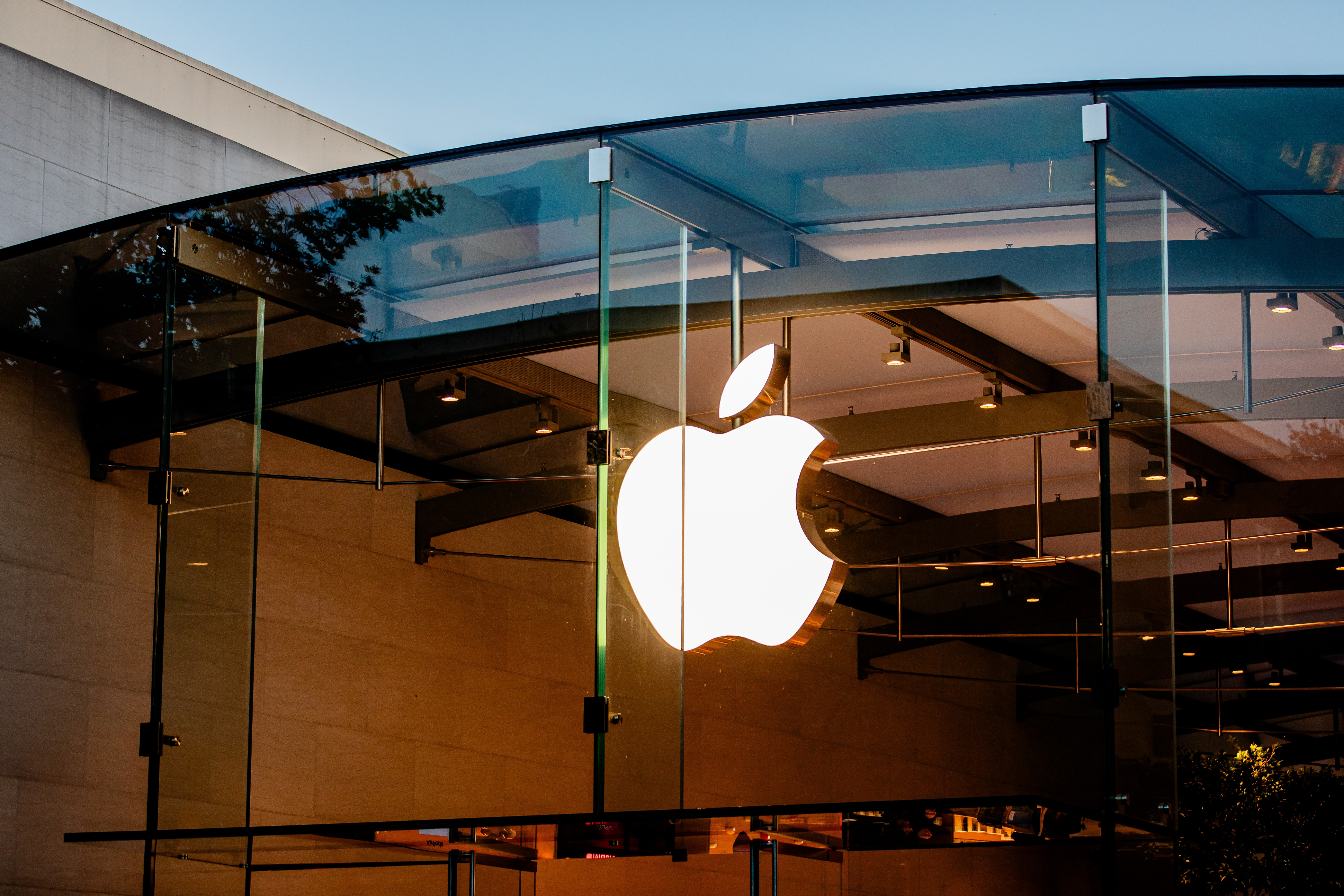 Cum afectează decizia Curţii Supreme compania Apple. A plătit deja 2,8 miliarde de euro