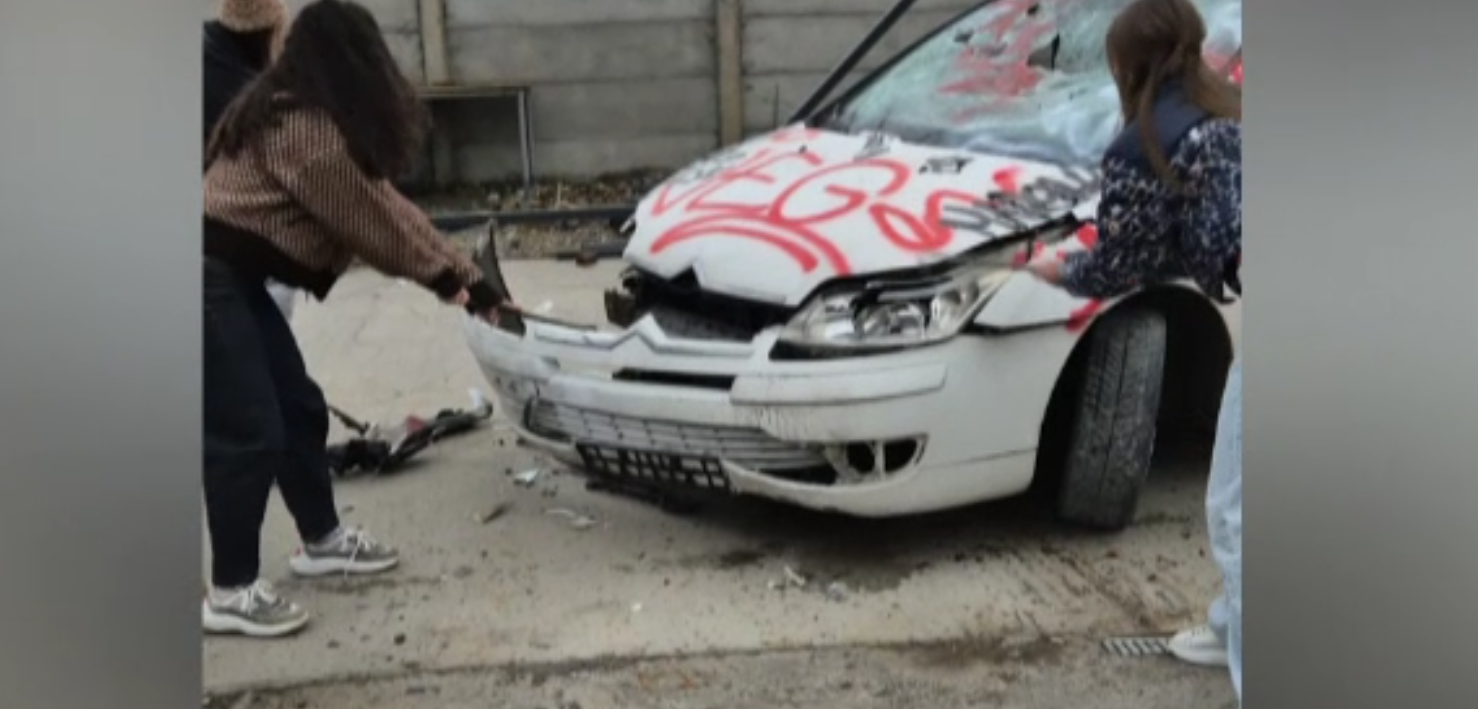 Care este cel mai cerut obiect &icirc;n &bdquo;camera furiei&rdquo;, cu prețuri care &icirc;ncep de la 50 de lei. &bdquo;Face implozie&rdquo;