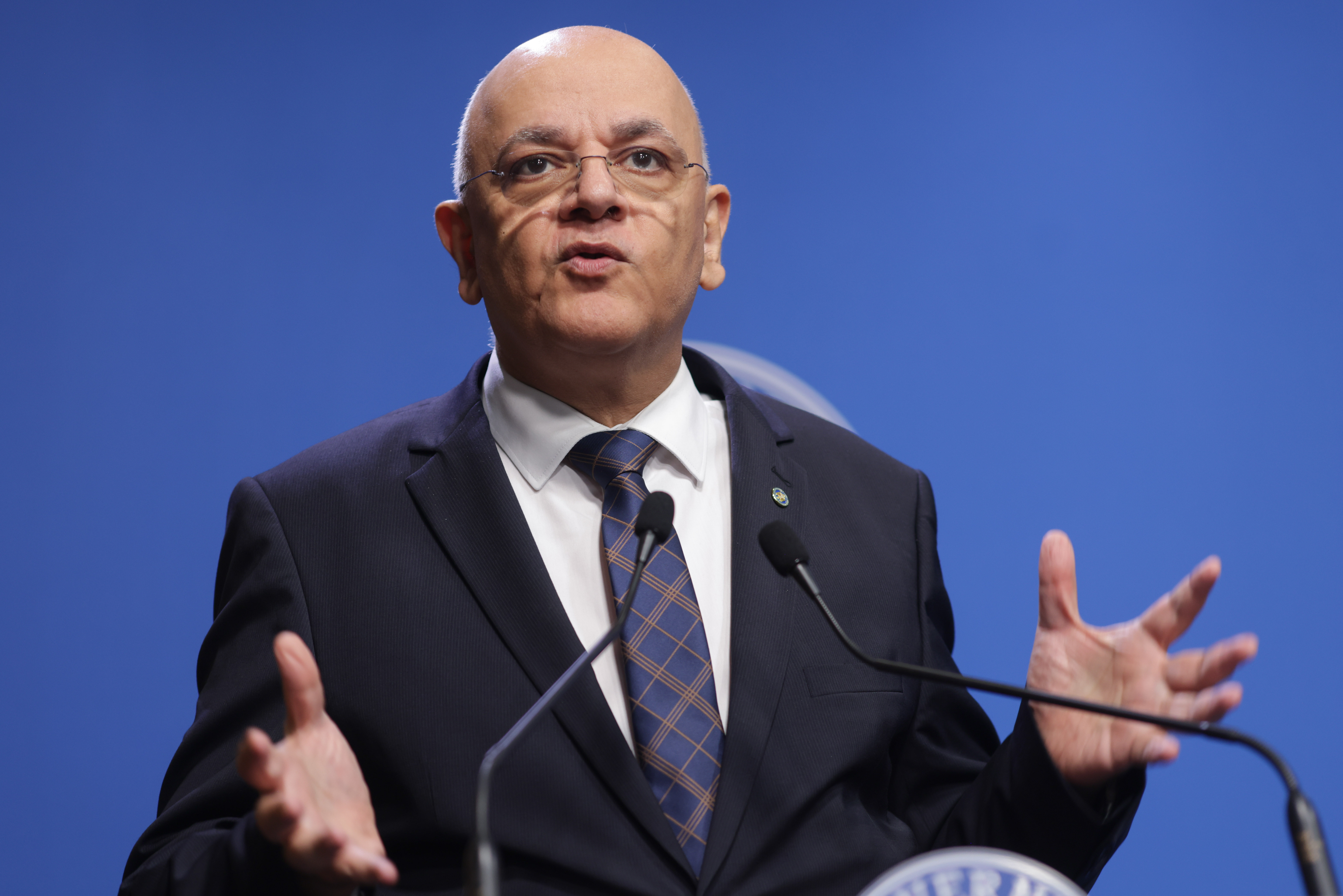 Se modifică sistemul RO-Alert. Populația va fi alertată în mai multe moduri. Explicația lui Raed Arafat