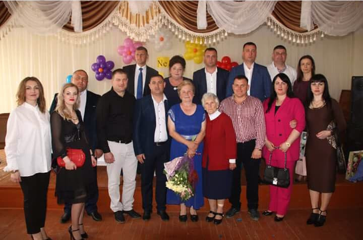 La 80 de ani, cea mai vârstnică profesoară din Bucovina de Nord ține în viață școlile românești din Ucraina