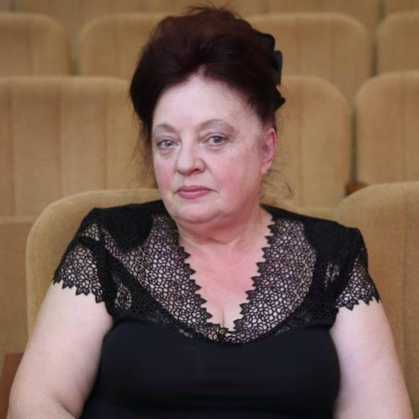 La 80 de ani, cea mai vârstnică profesoară din Bucovina de Nord ține în viață școlile românești din Ucraina