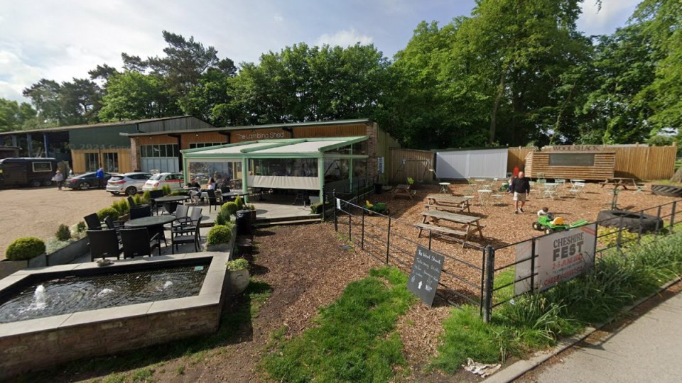 O butelie de gaz a explodat &icirc;ntr-o autoutilitară la un eveniment caritabil &icirc;n Anglia. Cinci persoane au fost duse la spital