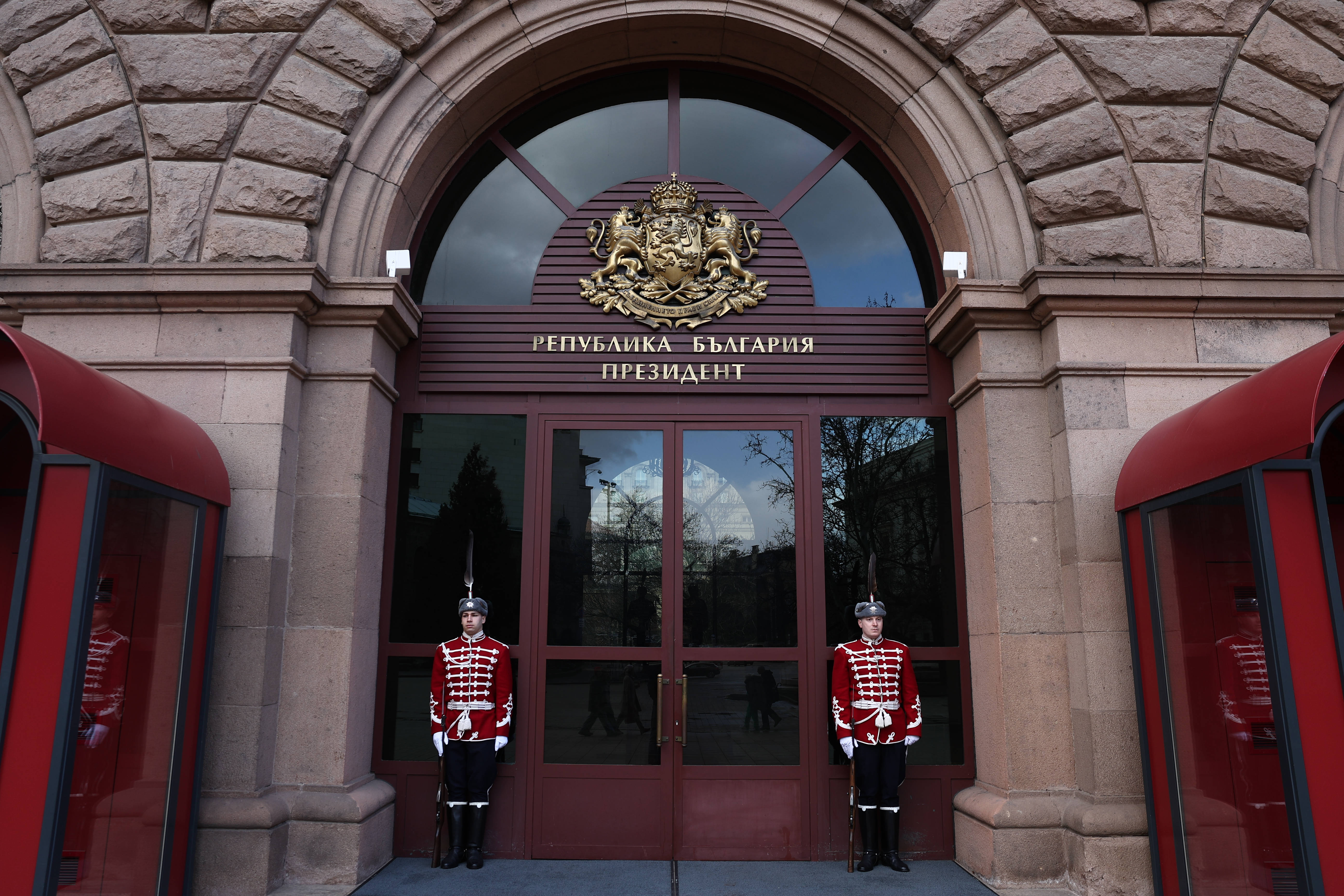 Șase prim-miniștri în cinci ani. Cum a învățat Bulgaria să guverneze fără guvern