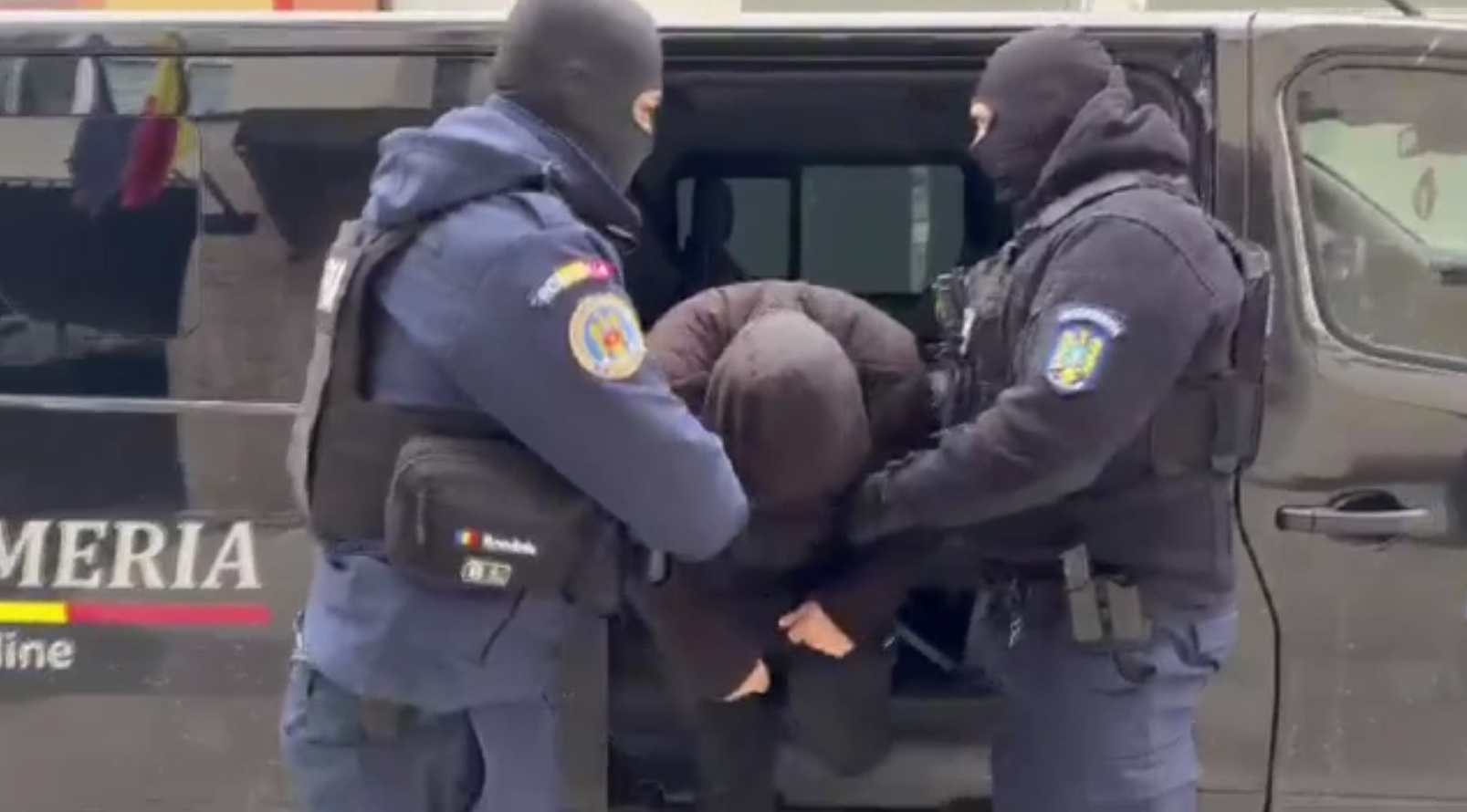 Traficanți prinși în flagrant când îi vindeau cocaină unui polițist sub acoperire. Câți bani i-au cerut