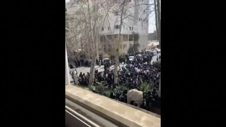 Studenții din Iran au ieșit din nou în stradă și scandează împotriva regimului de la Teheran