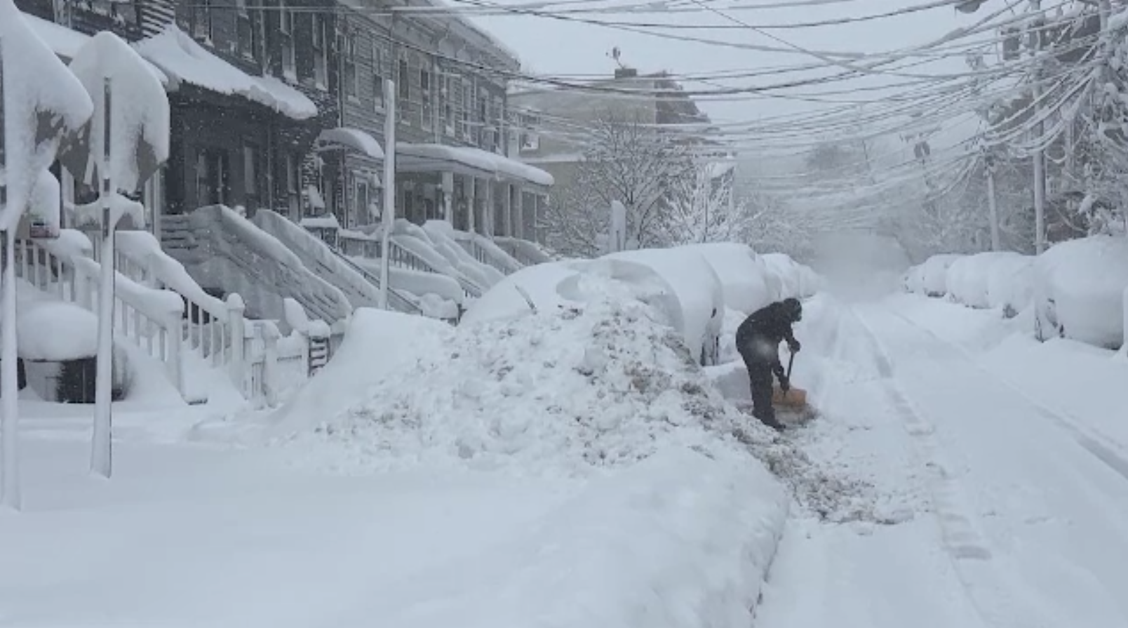 Nord-estul SUA, paralizat de furtuna de zăpadă: strat de peste 90 cm și stare de urgență la New York