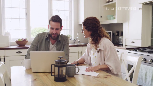 Majoritatea cuplurilor din Rom&acirc;nia țin banii la comun. Ce risc &icirc;și asumă partenerii: &bdquo;Este foarte important să avem dovezi&rdquo;