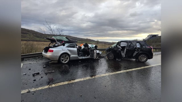 Doi șoferi au murit și o adolescentă a fost rănită &icirc;ntr-un accident pe un drum național din Sibiu. Cum s-a produs tragedia