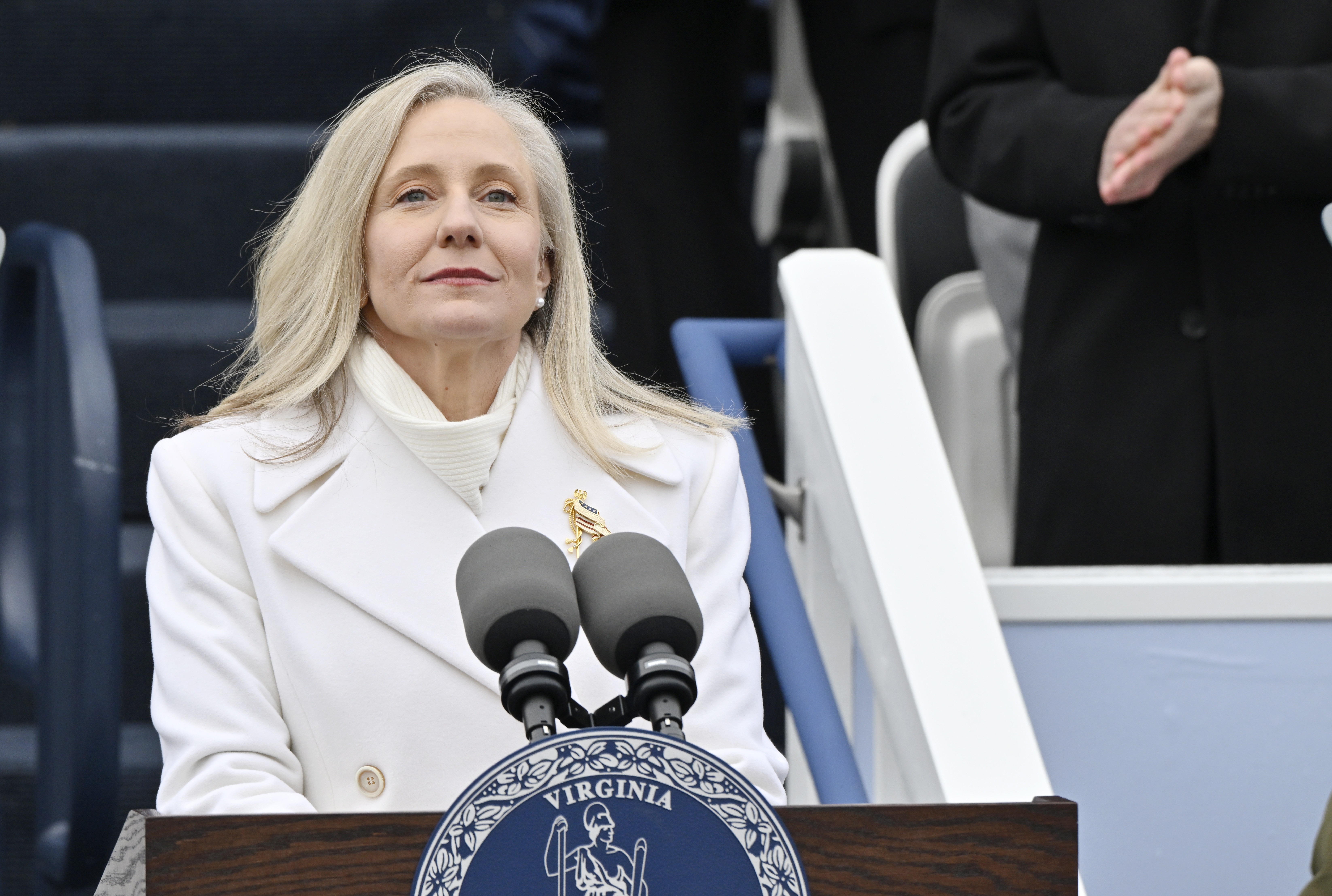 Cine este Abigail Spanberger, democrata care l-a înfruntat pe Trump în Congres