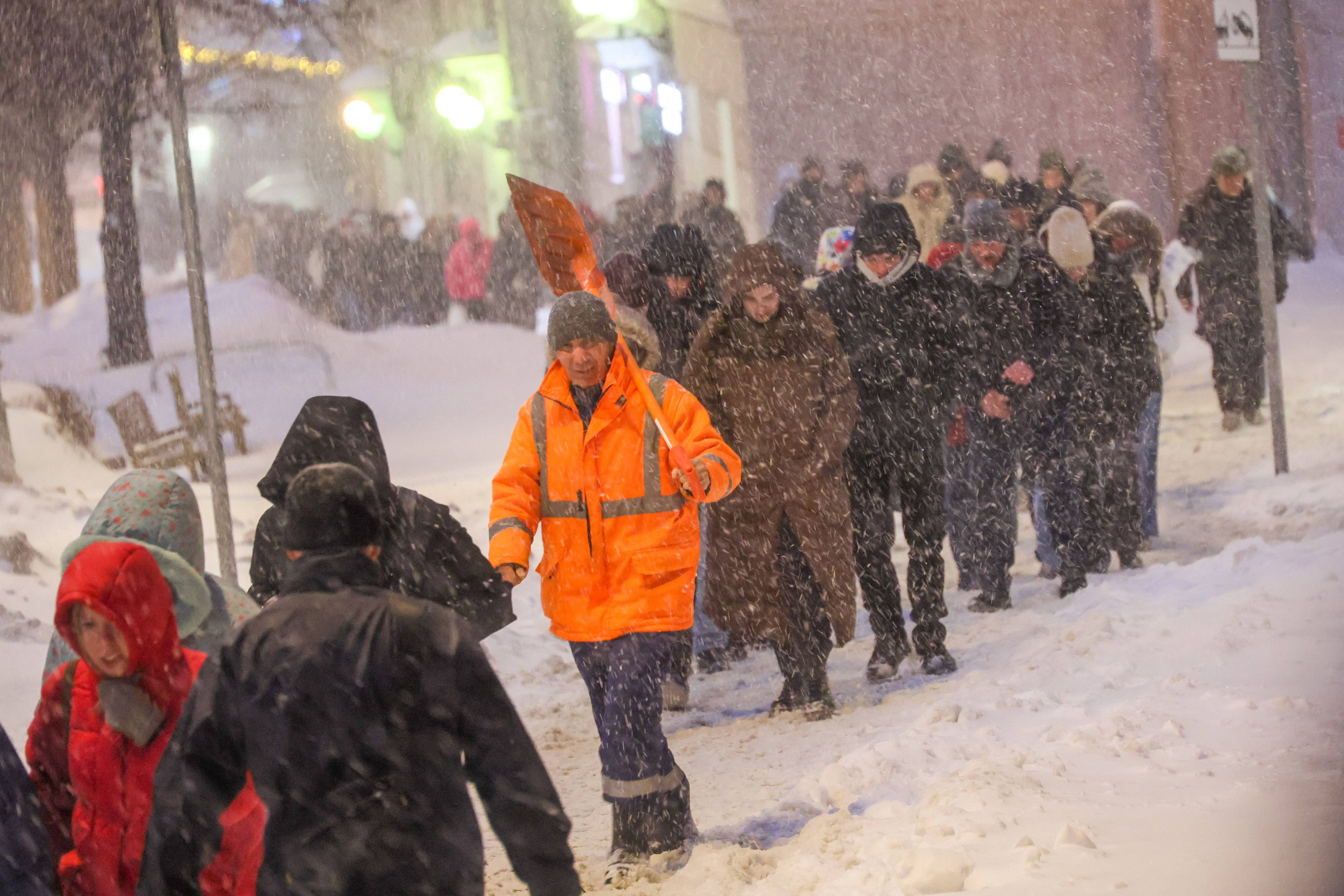 Moscova, sub un strat record de zăpadă, depășit pentru prima dată &icirc;n istorie. Recordul precedent a fost bifat &icirc;n 1994