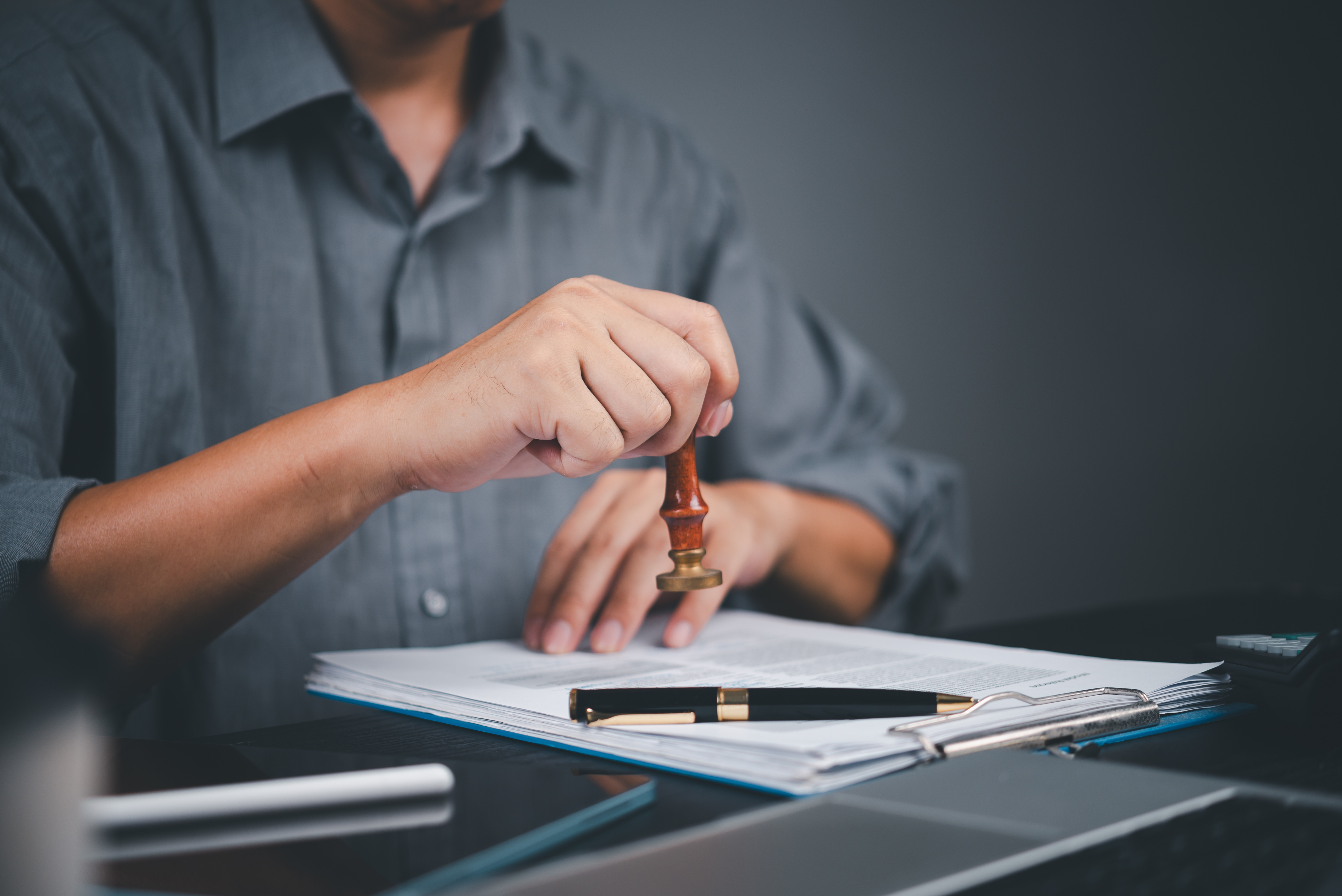 Notar public din Timișoara, trimis &icirc;n judecată pentru evaziune fiscală de peste 1,5 milioane de lei