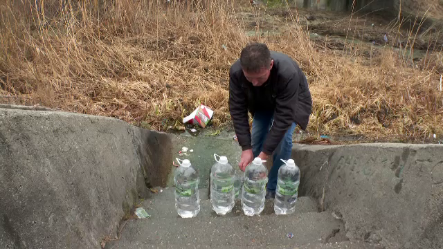 Anchetă penală &icirc;n cazul apei contaminate din Curtea de Argeș. Inspectorii au dat amenzi &icirc;n valoare totală de 18.000 de lei