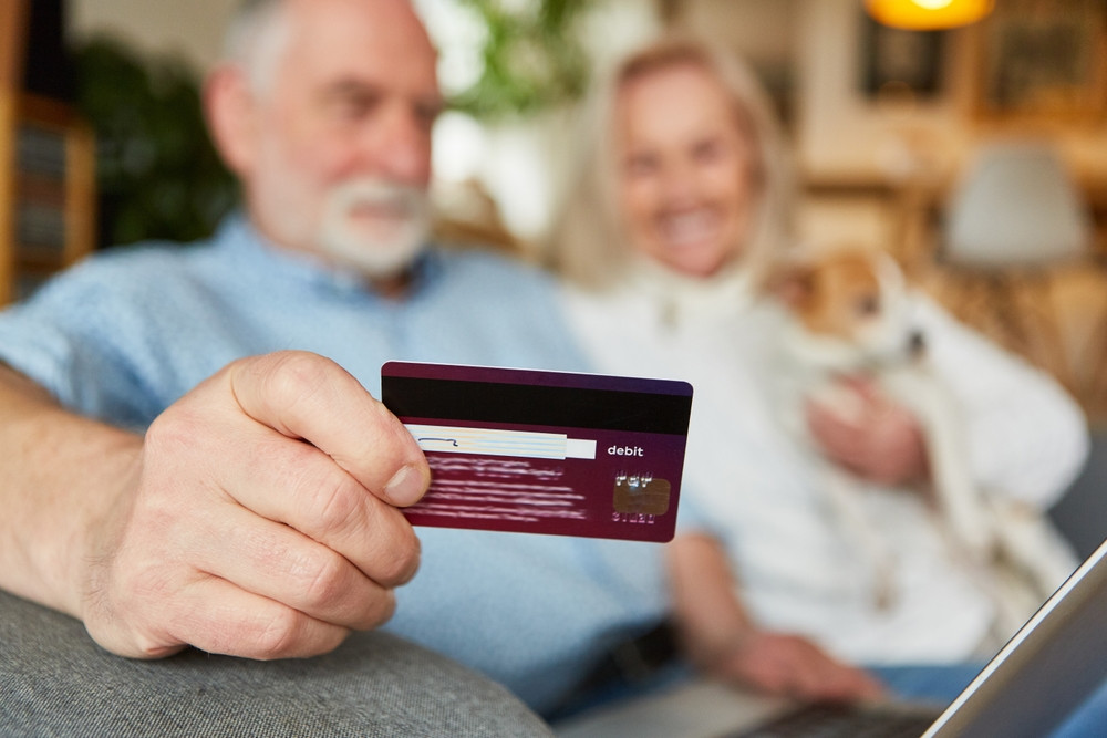 Cum au primit doi pensionari din Elveția ajutor social de 300.000 de euro, deși aveau &icirc;n conturi peste un milion de euro