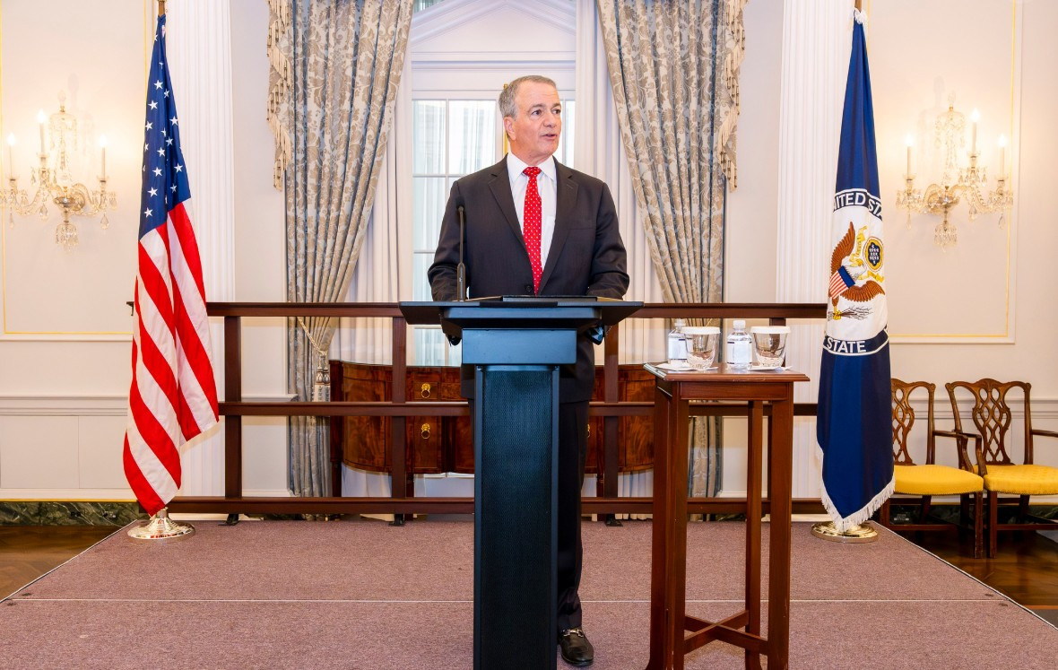 Mesajul transmis de ambasada SUA după ce omul trimis de Trump în România și-a depus jurământul.