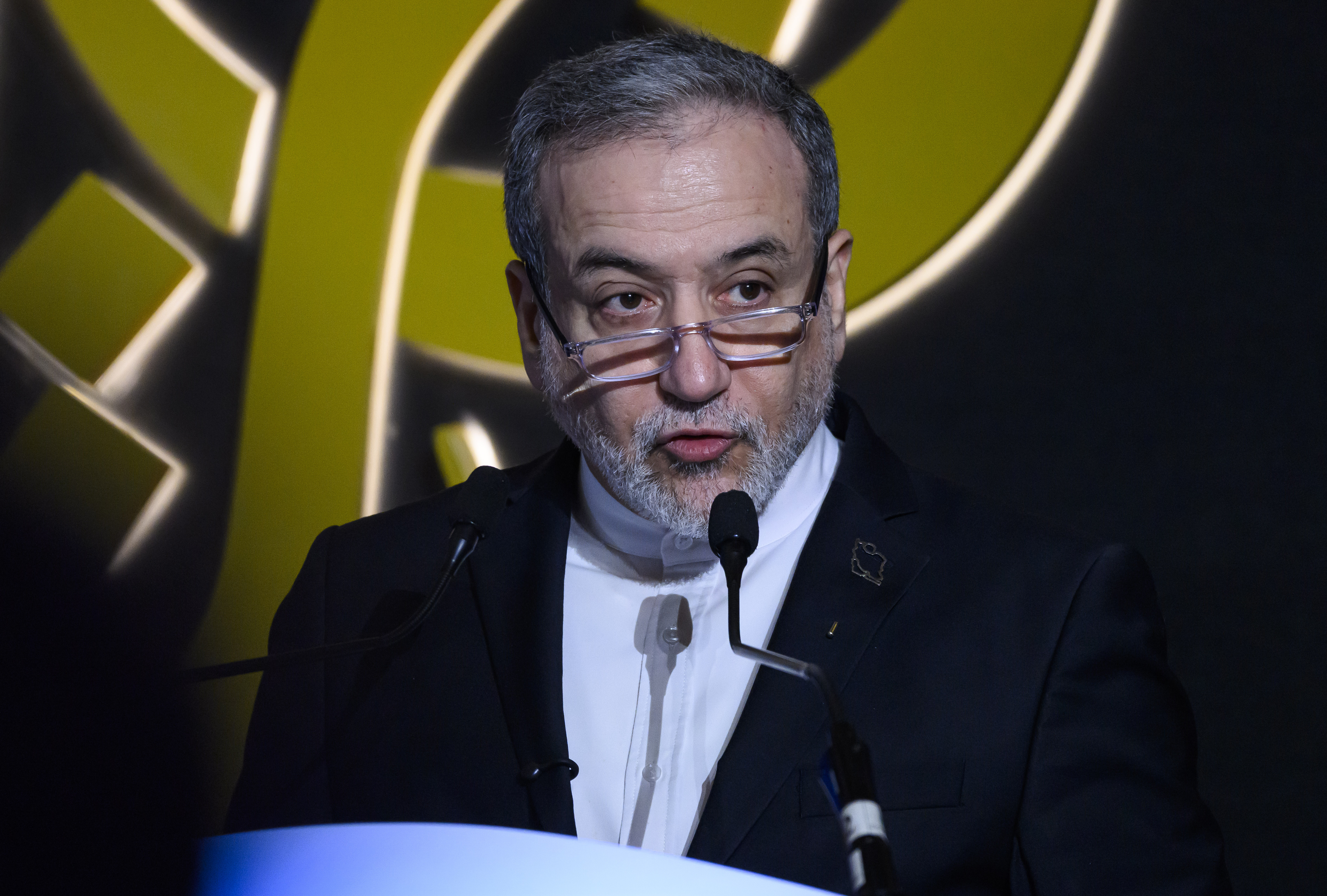 SUA și Iran au reluat negocierile la Geneva, în timp ce presiunea militară și disputa pe programul nuclear persistă