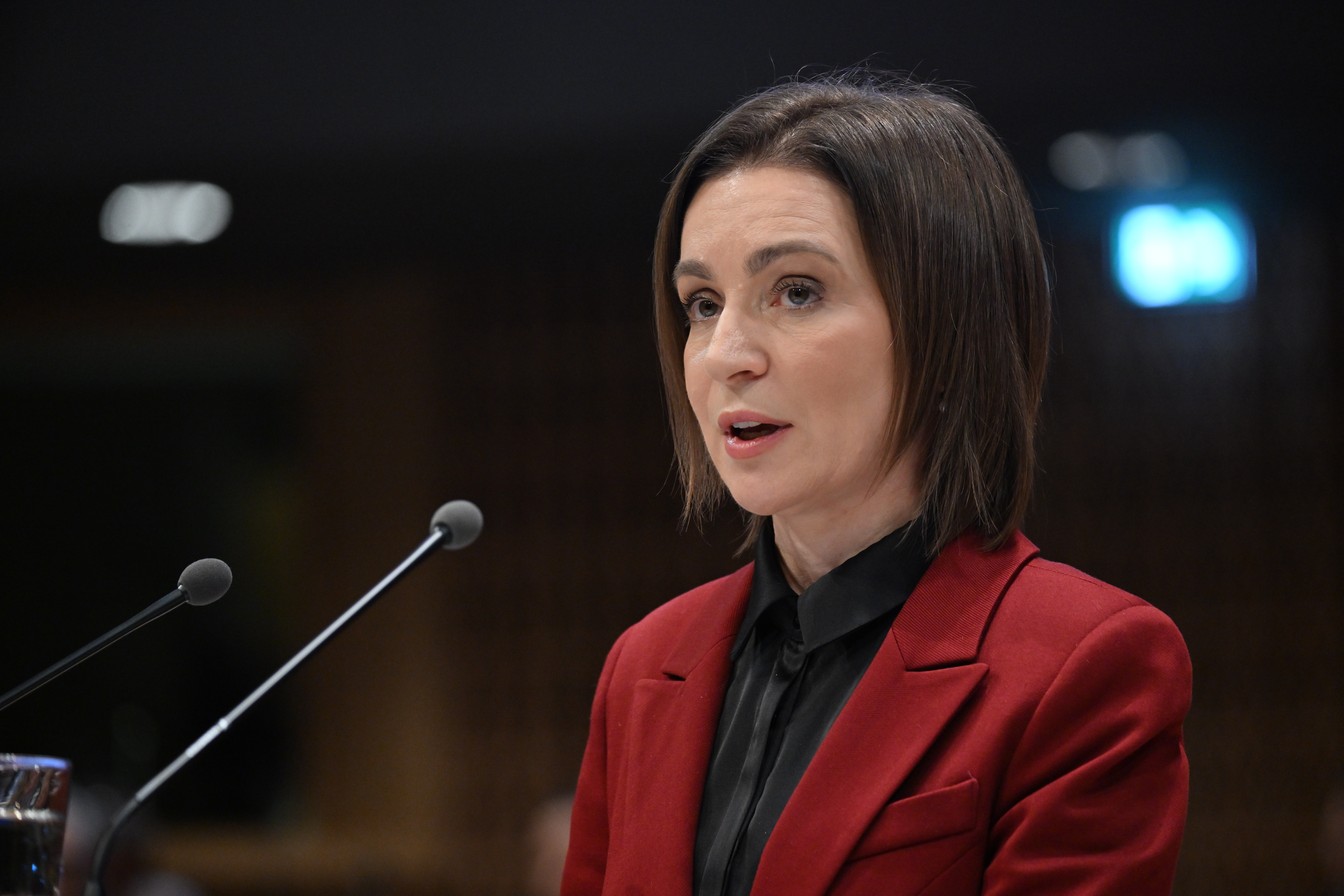 Ce spun cetățenii din Republica Moldova despre unirea cu România, după afirmația facută de Maia Sandu | Sondaj IMAS