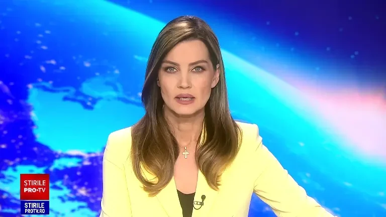 Momentul în care un bărbat ajunge cu căruța în fața unei mașini, în județul Bistrița-Năsăud. A fost dus de urgență la spital