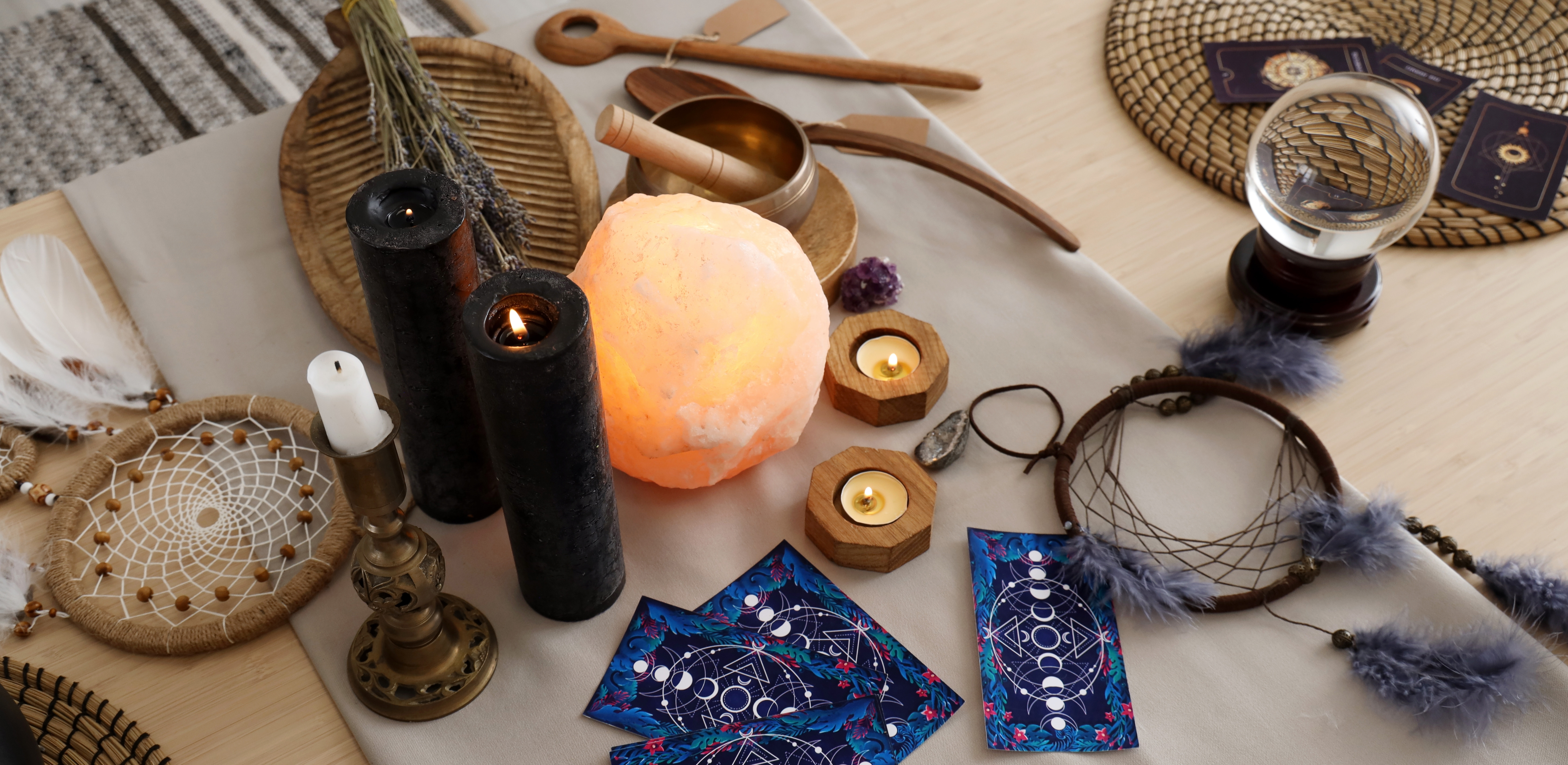 O influenceriță din China a fost arestată după ce a vândut lumânări „magice” în valoare de 7 milioane de euro