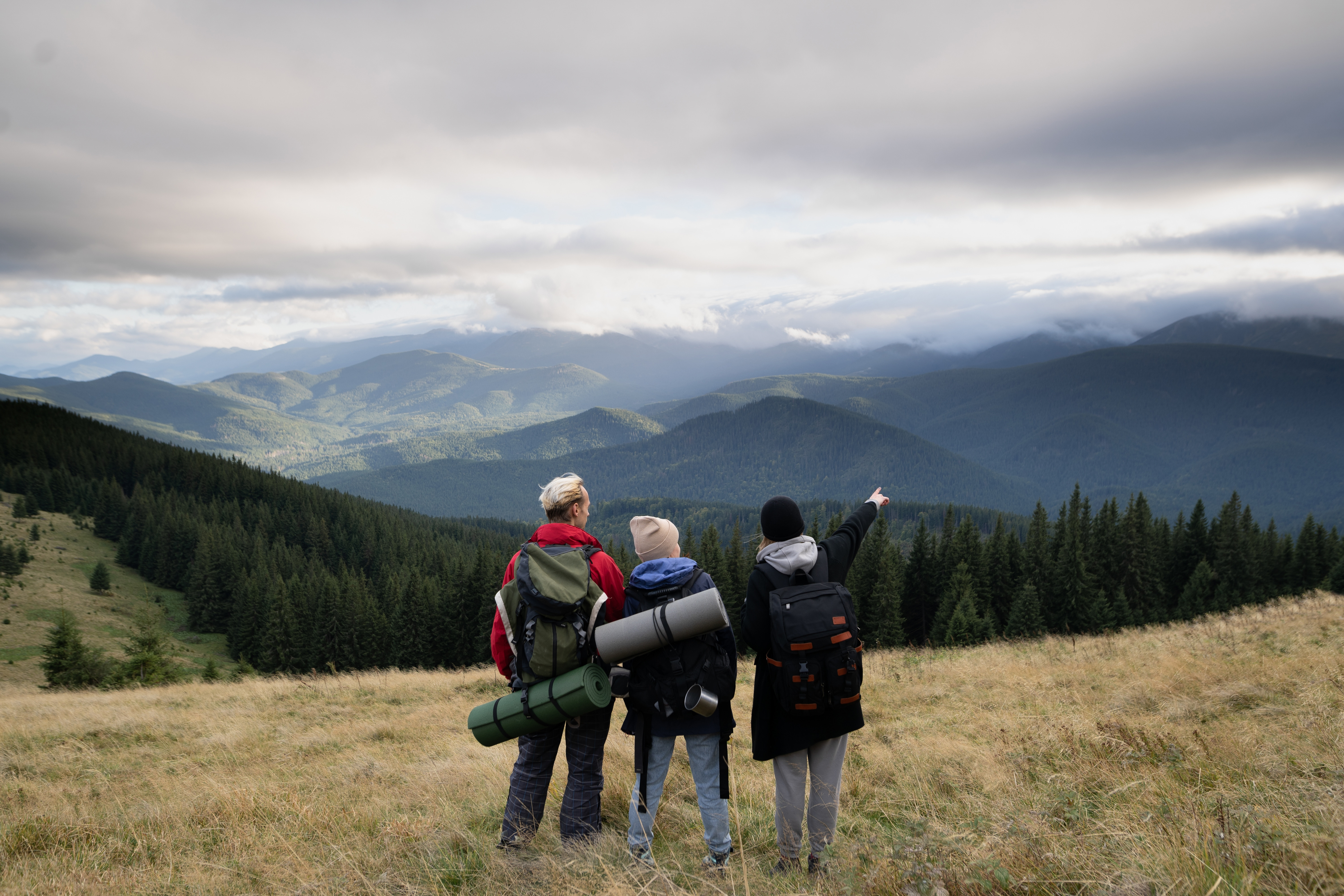 Cum a ajuns Armata Rom&acirc;nă agenție de turism. Vilă ridicată ilegal la St&acirc;na de Vale, cazarmă militară &icirc;nchiriată turiștilor
