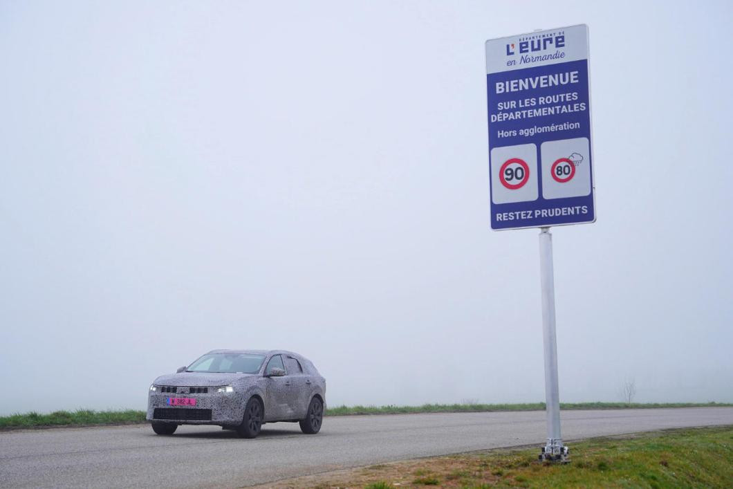 Noul model pe care Dacia îl va lansa în 2026, surprins întâmplător de autoritățile franceze. Cum va arăta