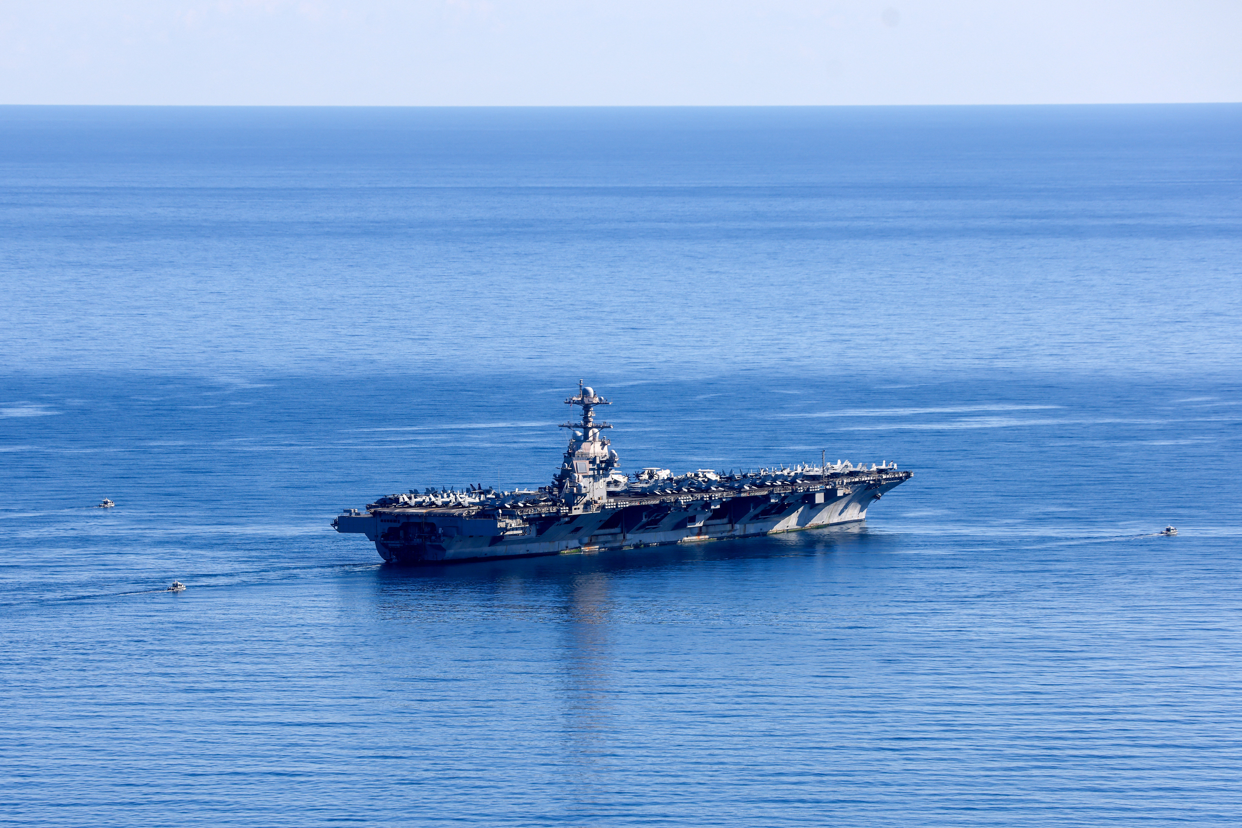 SUA retrag diplomați din Orientul Mijlociu. Cel mai mare portavion american a ajuns în Israel. Posibil atac asupra Iranului