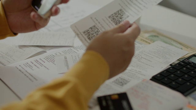 Bonurile fiscale vor deveni digitale. Le vom putea accesa pe telefon, într-un registru securizat pentru reducerea evaziunii