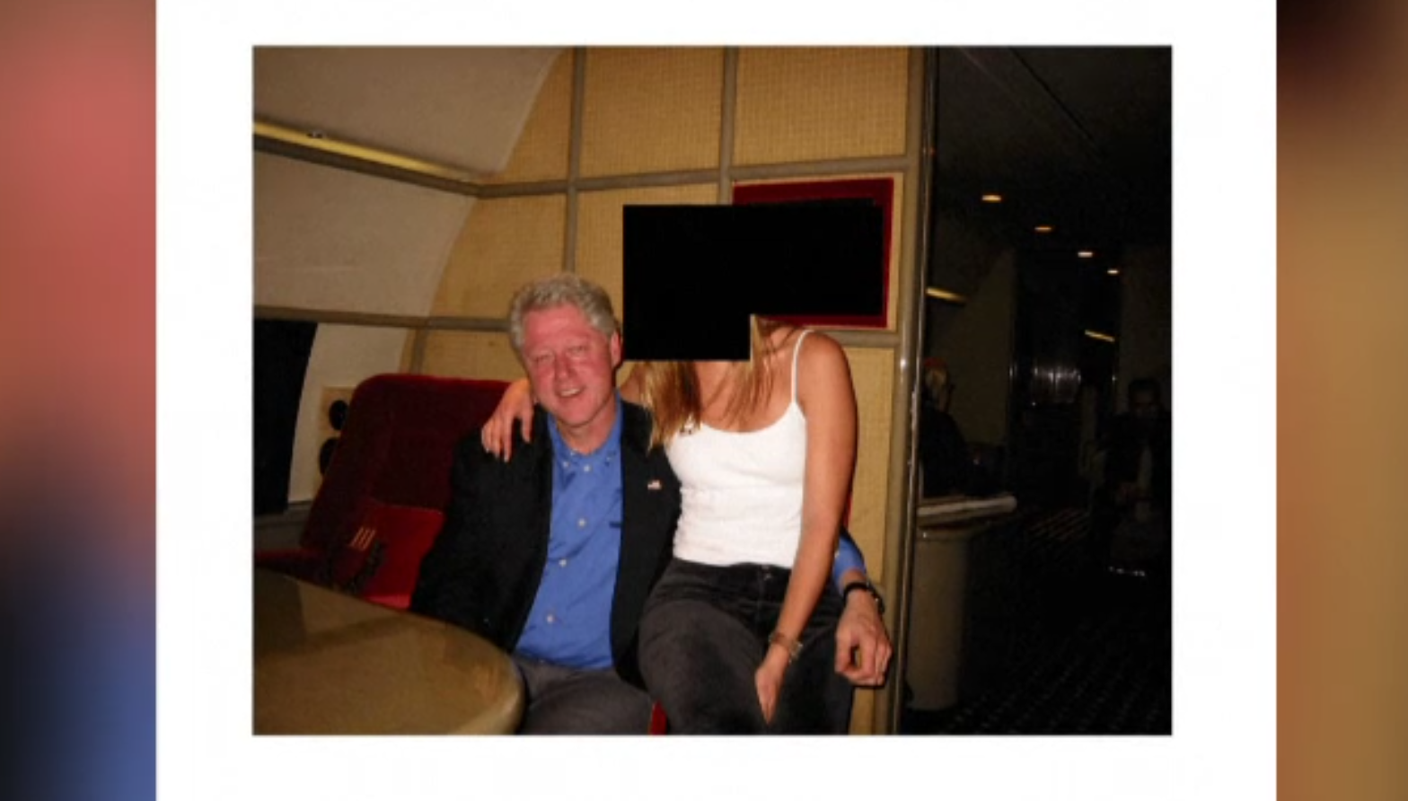 Clinton respinge orice implicare în scandalul Epstein și neagă relații cu femeile din fotografii