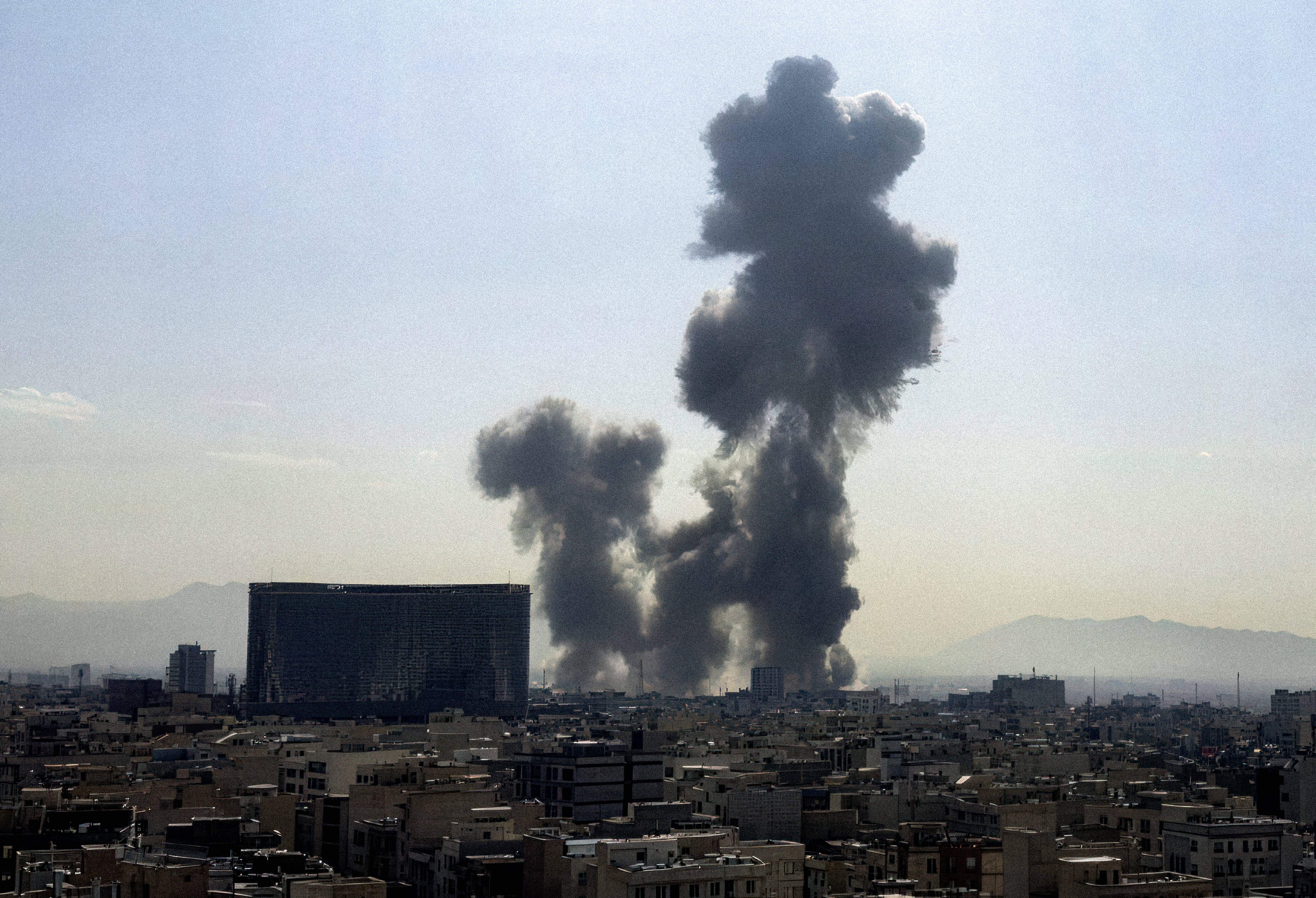 Iranul spune că nu are ”nicio intenție de a ataca” țările din Golf. Anunț despre liderul suprem Khamanei