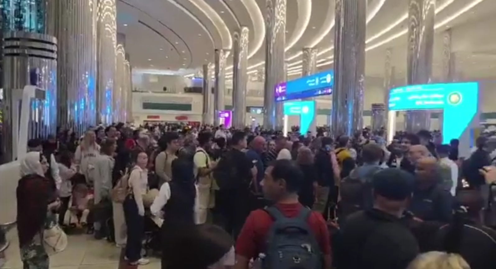 Panică pe aeroportul din Dubai după atacul iranian: pasageri rom&acirc;ni prinși &icirc;n haosul anulărilor
