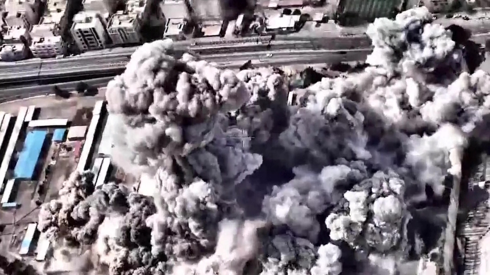 VIDEO cu momentul &icirc;n care Israelul a bombardat Iranul &icirc;n plină zi. Liderul suprem Ali Khamenei a fost ucis &icirc;n biroul său