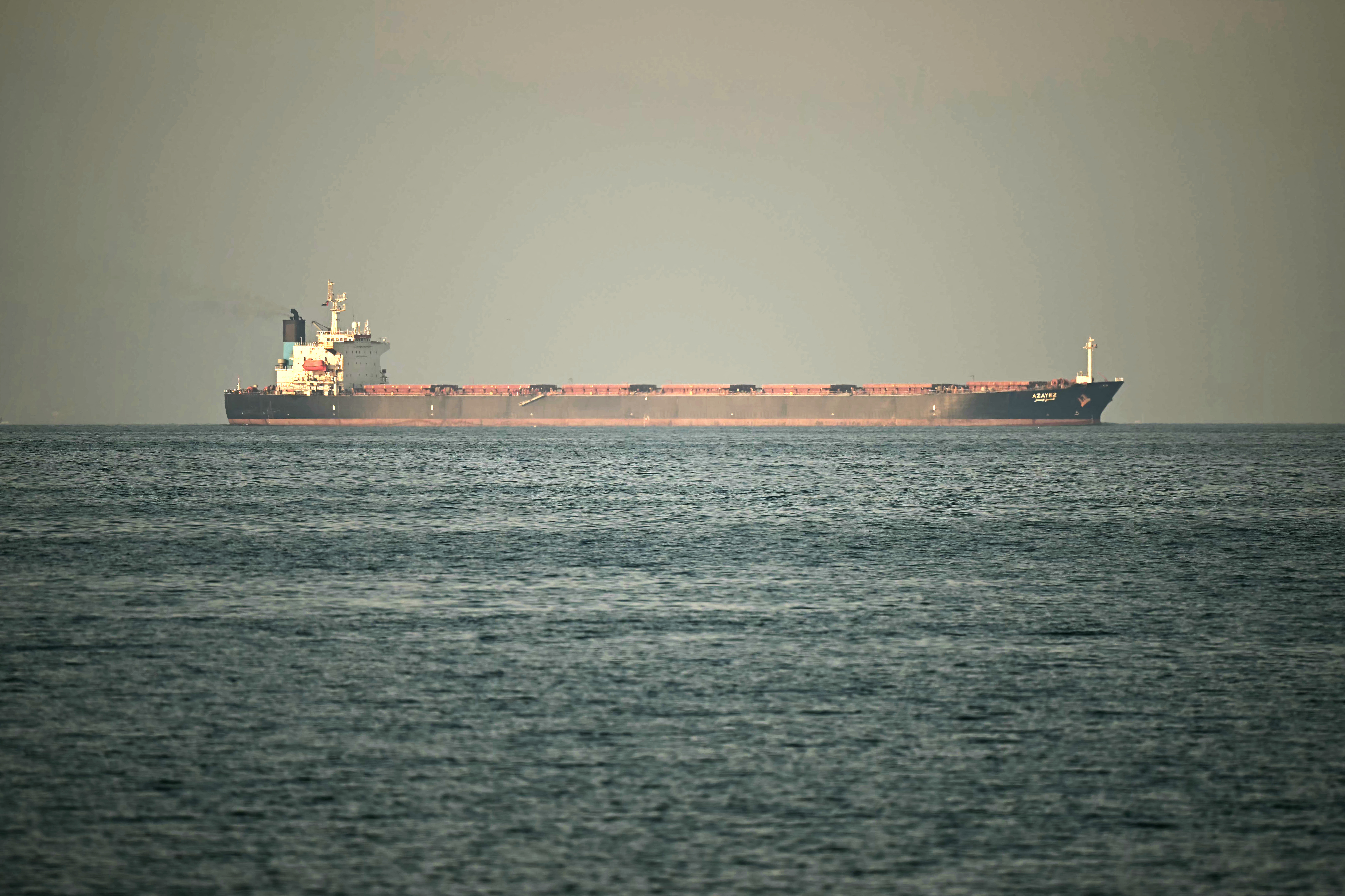 Iranul a anunțat închiderea strâmtorii Ormuz. „Vom incendia toate navele care încearcă să treacă”