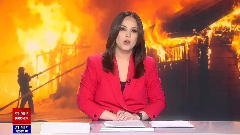 Un bărbat din Vaslui s-a întors în casa în flăcări pentru bani și a murit. Pompierii au rămas blocați în noroi două ore