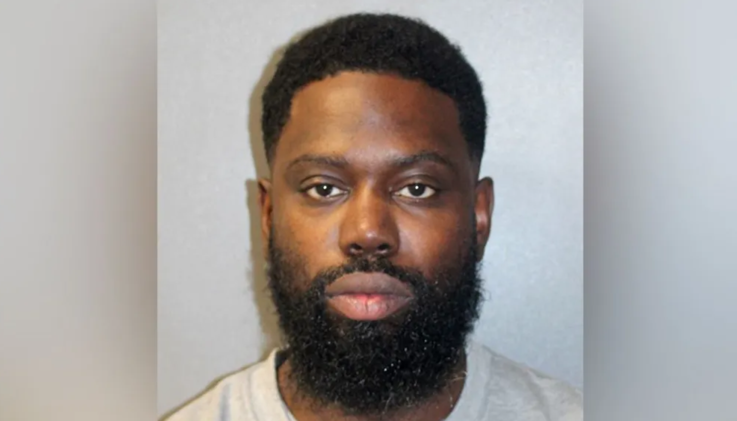 Rapper condamnat la 12 ani de închisoare după ce a spulberat un pieton, în UK. Era beat și a fugit de la locul accidentului