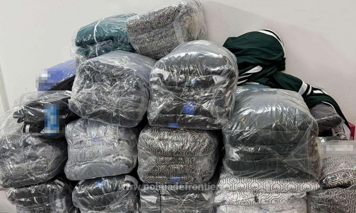 Un șofer este cercetat penal după ce poliţiştii din Giurgiu au făcut o descoperire de 1,1 milioane lei în autocarul său. FOTO