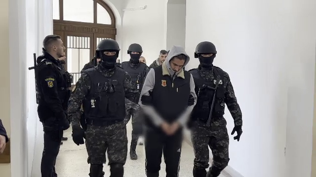 Ucigașii lui Adrian Kreiner încearcă să dea vina pe iubita milionarului. Susțin că ea l-ar fi omorât, de fapt, după jaf