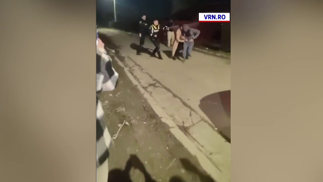 Polițiști atacați când încercau să încătușeze un tânăr, în județul Vaslui. Au tras un foc de avertisment ca să scape