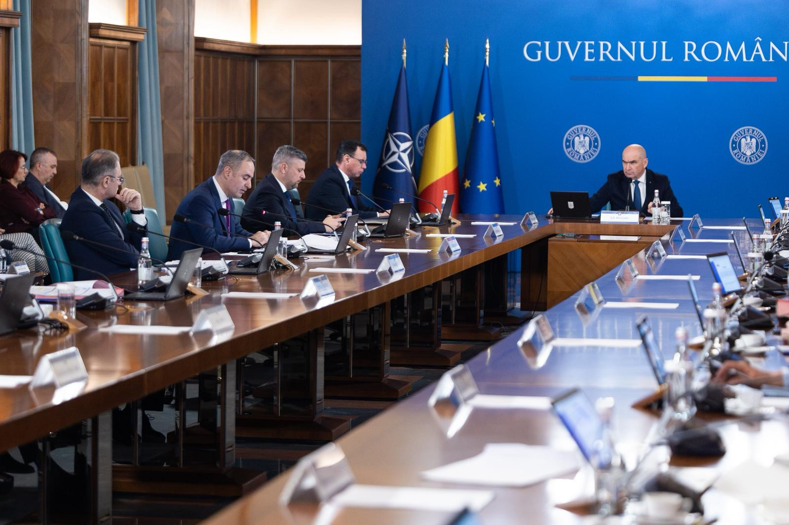 Plan de criză la Guvern. Cele cinci scenarii luate în calcul după scumpirea carburanților provocată de războiul din Iran