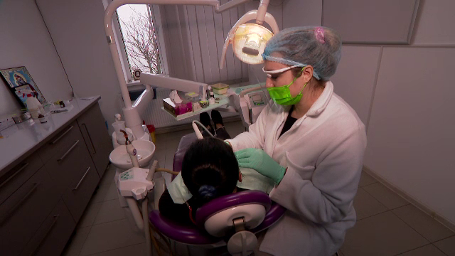 De ce nu merg românii la stomatolog. Aproape jumătate nu au fost niciodată în ultimul an