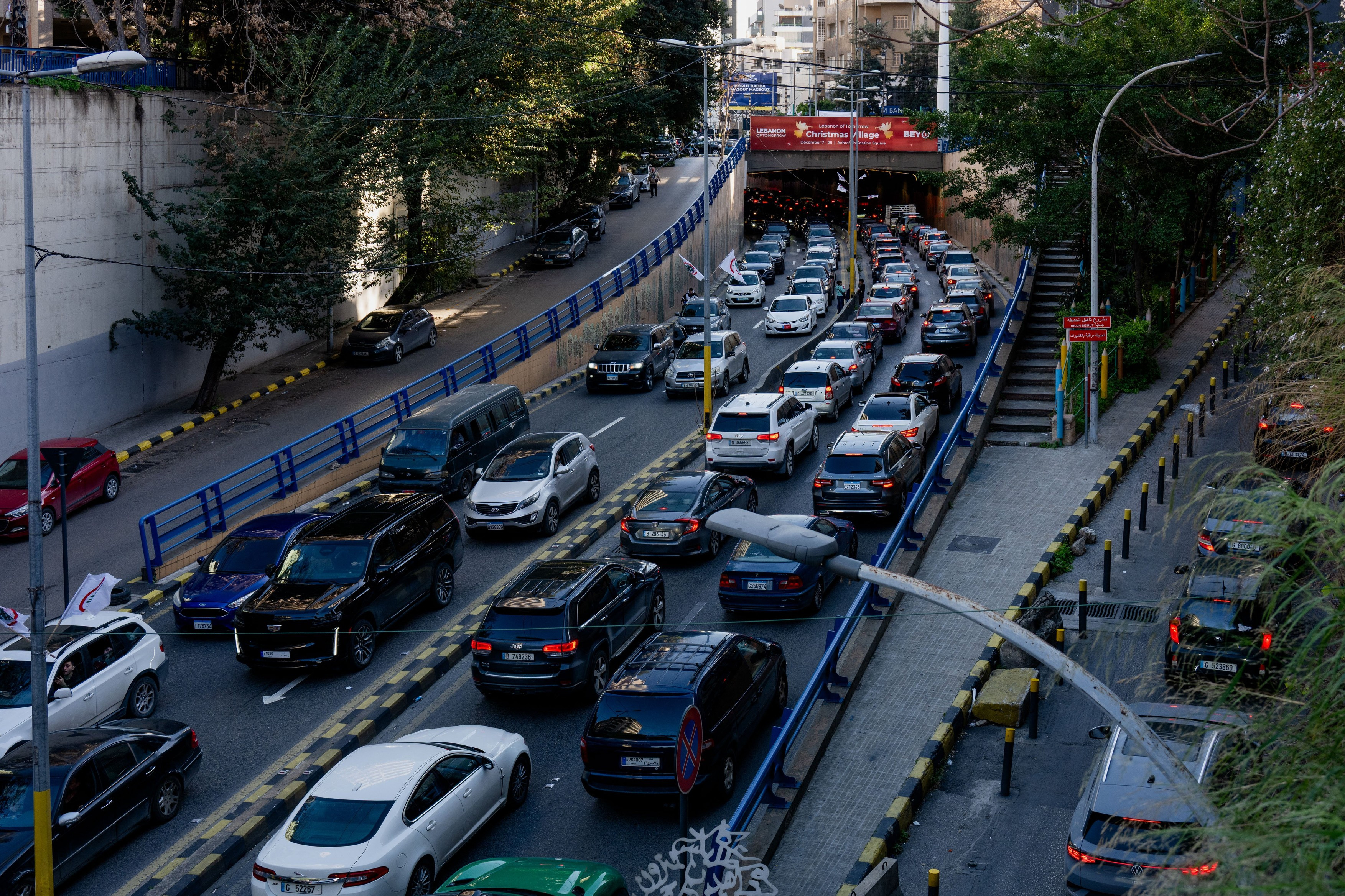 Haos în sudul Beirutului, după ce armata israeliană a ordonat evacuarea urgentă. Mii de oameni blochează străzile. FOTO&VIDEO