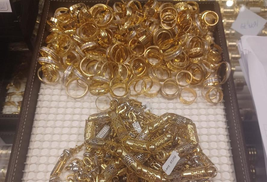 ANAF a confiscat 6 kg de aur și diamante fără acte în Călărași. Valoarea capturii record: 3,7 milioane de lei