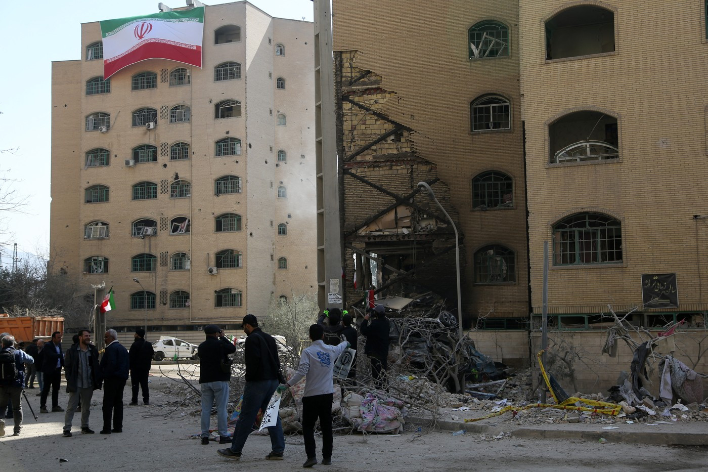 Război în Iran, ziua a șaptea. Donald Trump îi îndeamnă pe kurzi să atace Iranul pe măsură ce războiul se extinde